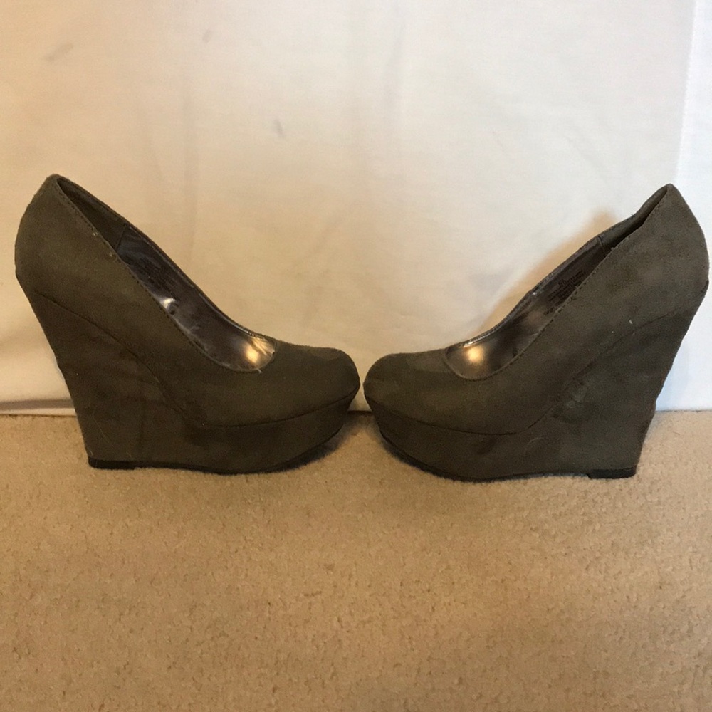 Shoes - Picture 3 of 3
